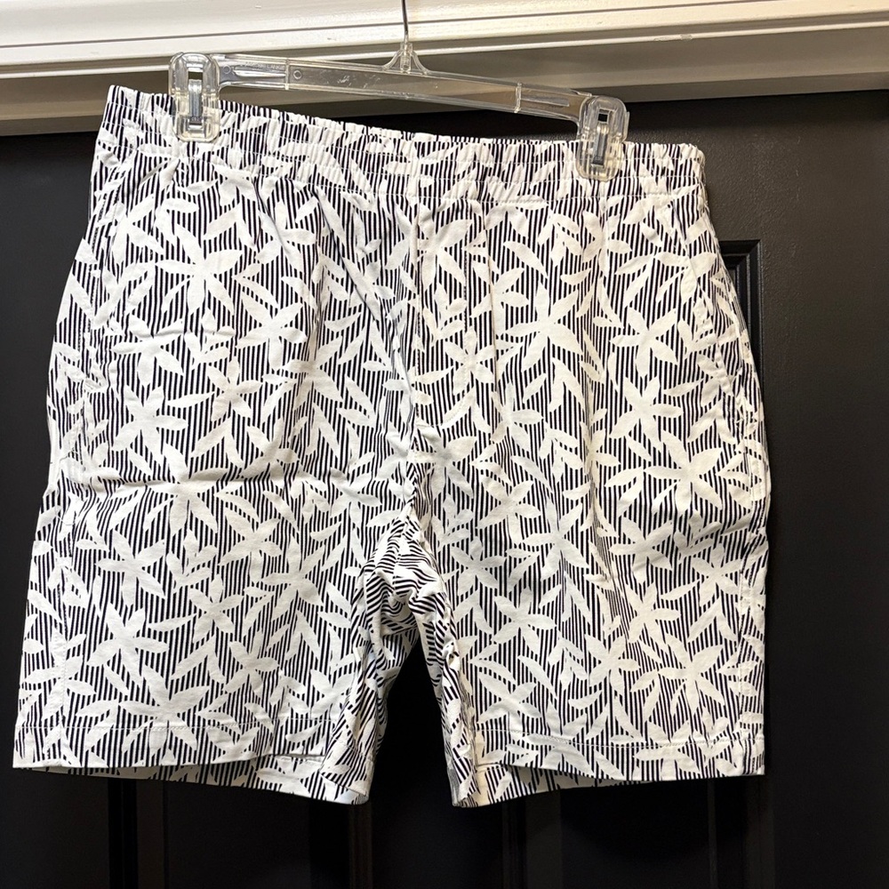 Lands' End Black and White Patterned Women's Shorts